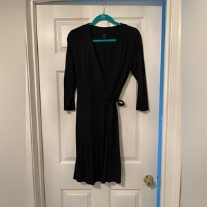 Ann Taylor Sheath V-Neck Wrap Dress in Black - Size 4